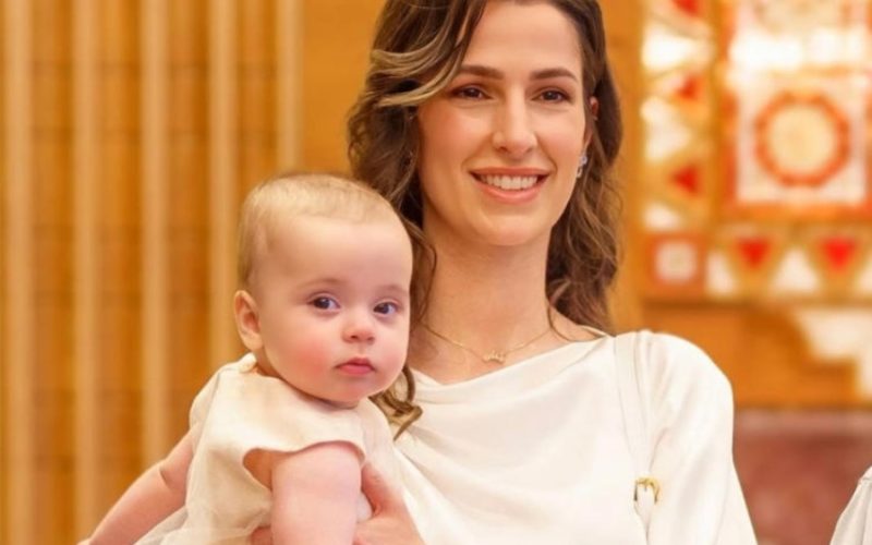 إطلالة أنيقة للأميرة رجوة وظهور عفوي يجذب الأنظار للأميرة إيمان