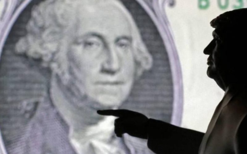 ارتفاع الأسهم والدولار بعد تراجع ترامب عن تصريحاته