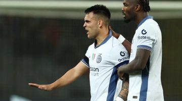 إنزاجي: مارتينيز قد يغيب عن إياب نصف النهائي أمام برشلونة