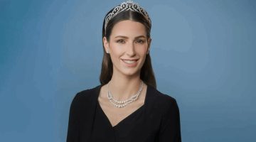 بالصور : شاب أردني يُفاجئ الأميرة رجوة بهدية استثنائية… ورد فعلها حديث الناس!